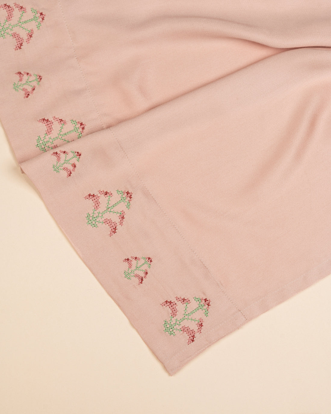 جلال صلاة مطرز